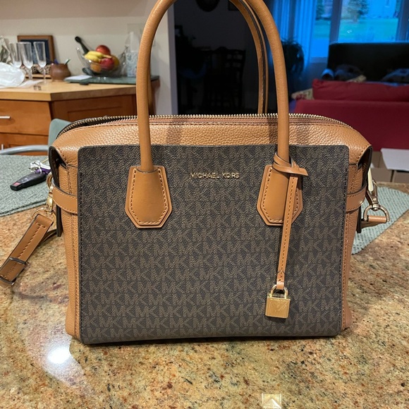 This bag has been used three times excellent condition - Picture 3 of 13